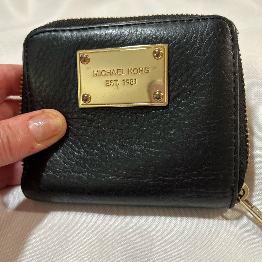 GENTLY USED MICHAEL KORS BLACK ZIP AROUND WALLET PLACE FOR BILLS, CC, COINS